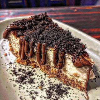 Tarta de queso casera de Nutella y Oreo (porción)