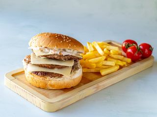 Trodupli Ruski burger + pomfrit