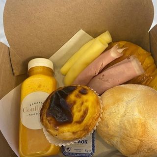 Box pequeno almoço