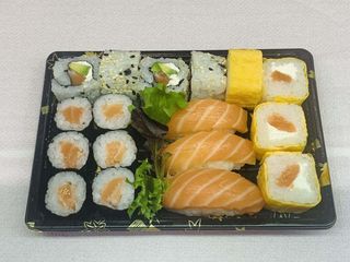 Caixa c3 sushi misto 17 peças