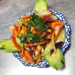 Ensalada Yum Yai