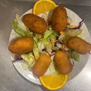 Croquetas De Jamón Y Ensalada