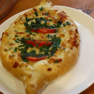 Chaczapuri Adzarskie z miesem 