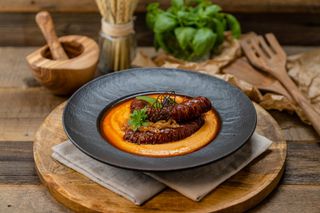 Fasole făcăluită cu cârnați