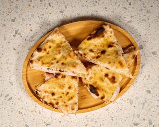 Schiacciata con fesa di tacchino e cremoso all'Asiago