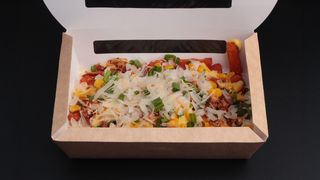 Батат фрі з кукурудзою та Пармезаном під сирним соусом (180г)