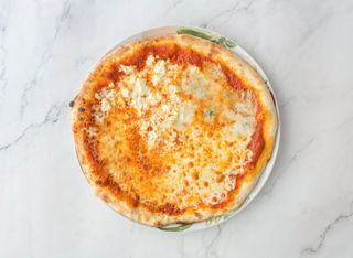 Pizza De Cuatro Quesos 30 Cm.