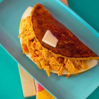 Cachapa con Queso de Mano y Pollo
