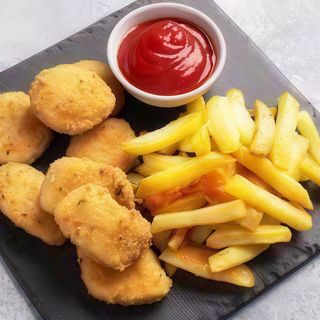 Menú De 8 Nuggets De Pollo Con Patatas Fritas Y Bebida
