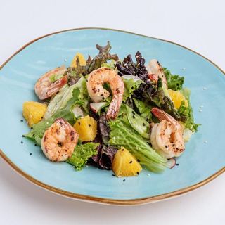 Салат с тигровыми креветками и апельсинами 