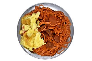 Spaghetti + Rognon + Omelette + Ration de pain