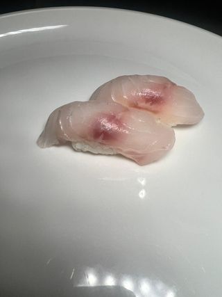Nigiri branzino - 2 pezzi