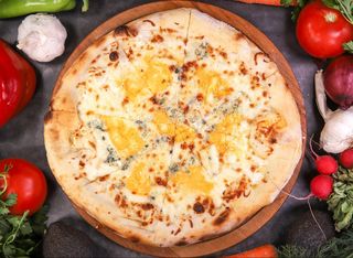 Пица Куатро формаджи