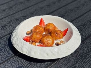 Запечені солодкі сирники з сезонними ягодами (270g)