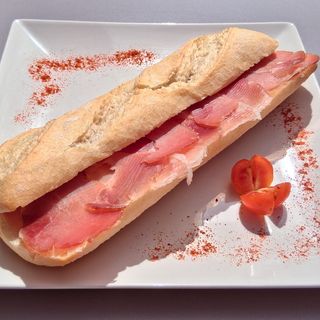 Bocadillo lomo curado