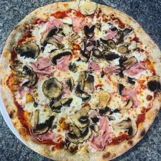 Pizza Prosciutto e Funghi