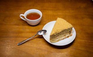 Пирожное  "Медовик"