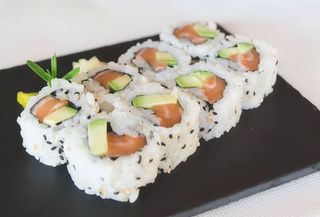 Uramaki Ebi Con Salmón Y Aguacate (8 Pzs.)