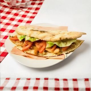 Pileći sendvič + pomfrit + eurokrem palačinci + Coca-Cola