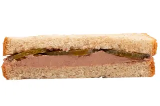 Sándwich integral paté con pepinillos