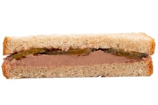 Sándwich integral paté con pepinillos