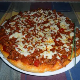 Pizza boloñesa