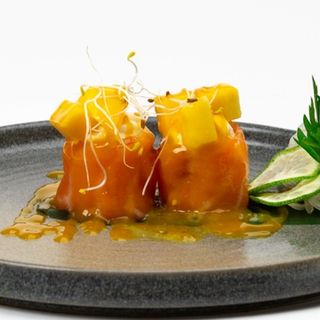 115-Gunkan de Salmón con Mango