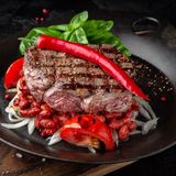 Steak Mexican cu Fasole Roșii și Ceapă