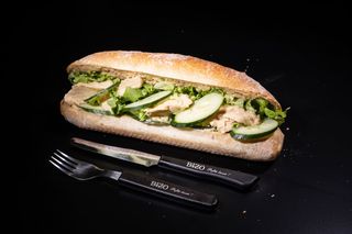 Sandwich cu hummus
