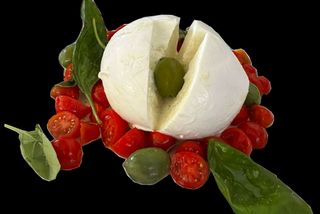 Салата домати с прясна биволска бурата (400г)