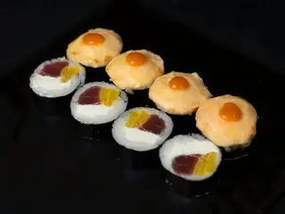 Zapieczony z tuńczykiem (8szt) (385g)