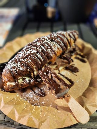 Croissant Relleno De Helado Magnum