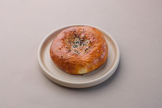 Золотистая лепёшка с кунжутом (100г)