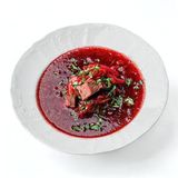 Borș roșu cu carne de vițel