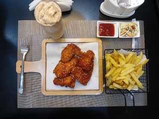 Chicken Wings Combo + Soda Float + Sauce Dip + Fries