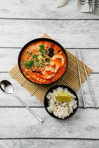 Том ям с креветками