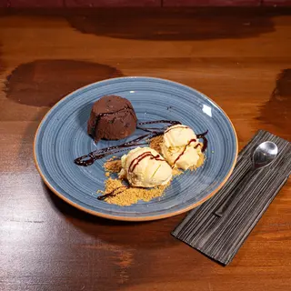Lava cake cu inghetata de vanilie