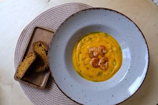 გოგრის კრემ-სუპი კრევეტებით