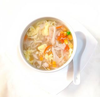 16. Sopa De Maíz Con Cangrejo Y Pollo