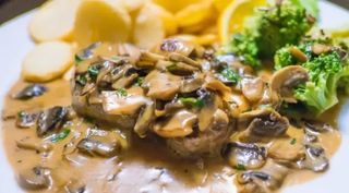 Пиле с гъби и сос Деми-глас (450г)