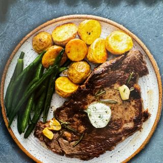 Ceafă de porc & Cartofi wedges, Fasole verde