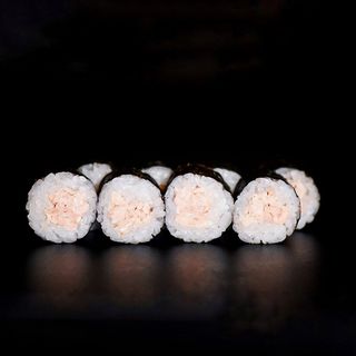 Макі зі смаженим лососем