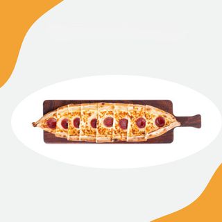 Pide cu Cascaval si Sucuk