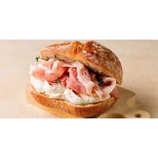 Panino con prosciutto e funghi