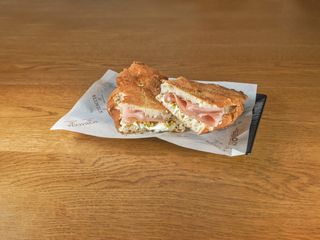 Mortadella, stracciatella e granella di pistacchio - media