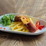 Piept de curcan umplut cu branză cheddar și cartofi prajiti