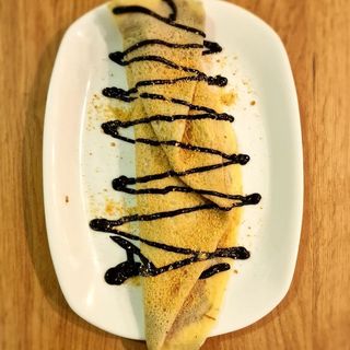 Slatke palačinke sa kremom i plazmom