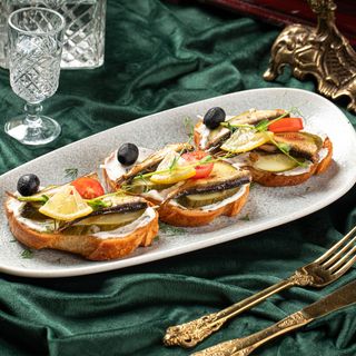 Бутерброды со шпротами