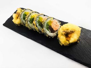 04.Tempura Futomaki z grillowanym łososiem 6szt.