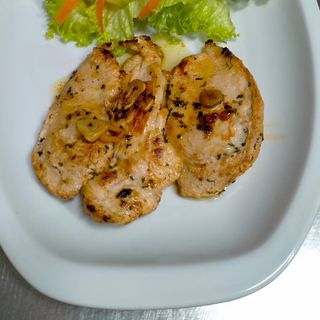 Pechuga de pollo con mantequilla y ajo